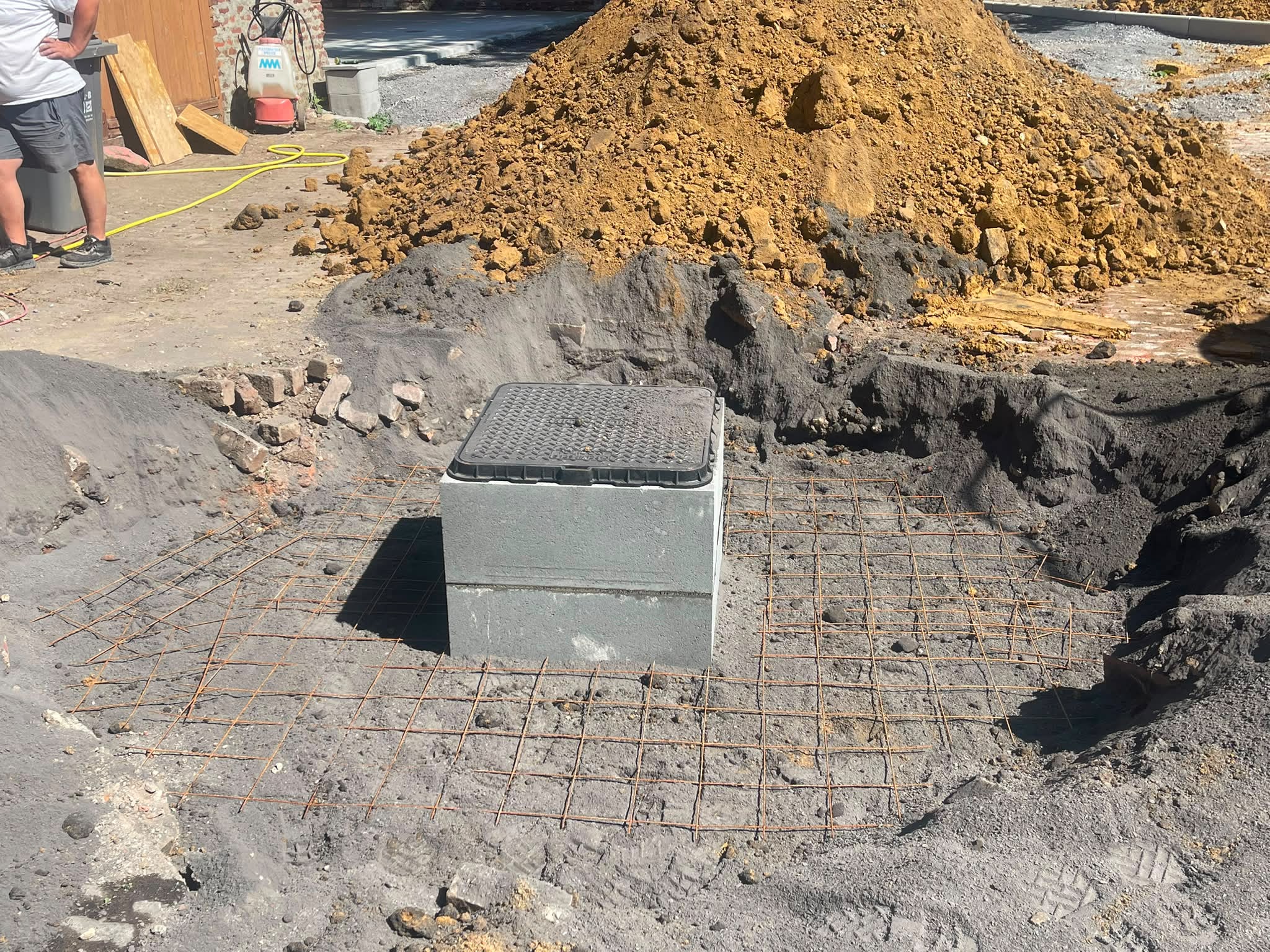 Pose d'une cuve de 10 000 litres en espace restreint à Rebreuviette