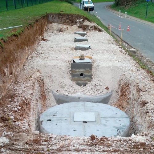 Trou dans un sol en craie, remblai de 5 cuves